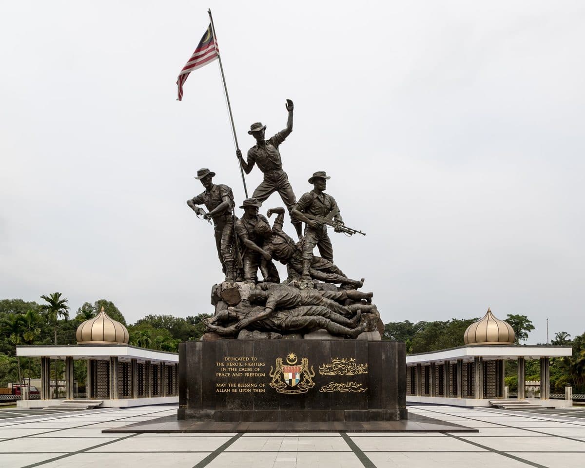 Национальный монумент (Tugu Negara)