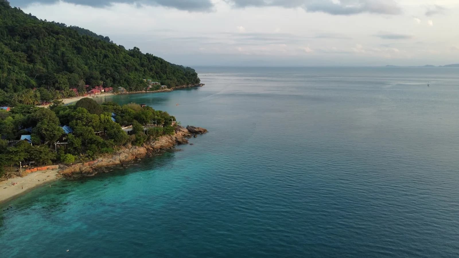 Turquoise water and white sand at the Perhentian Islands