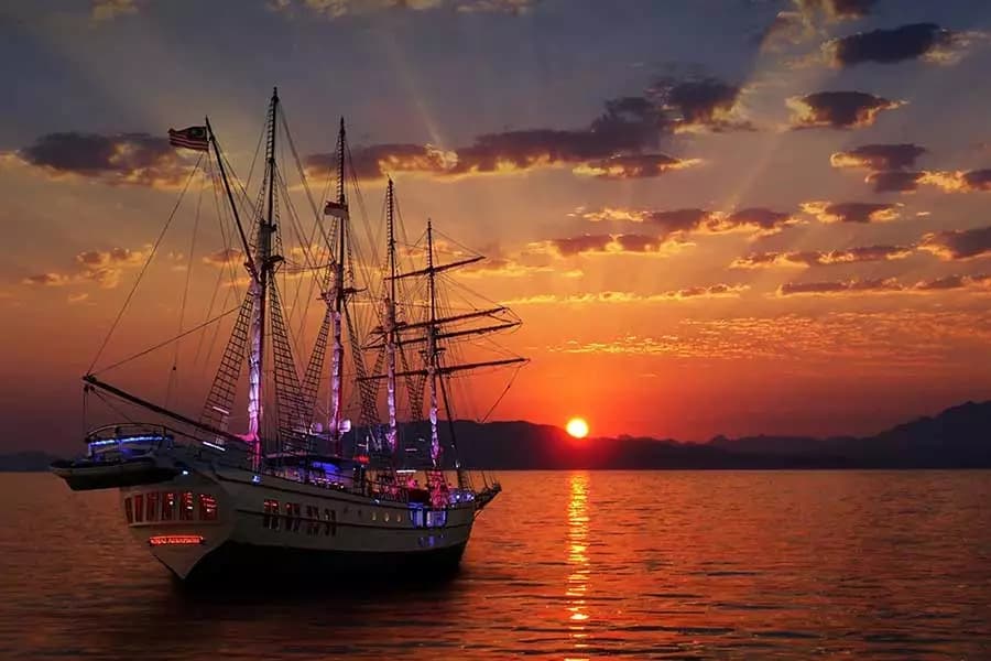 Круиз «Огни города Сингапура и ужин на закате» на Royal Albatros