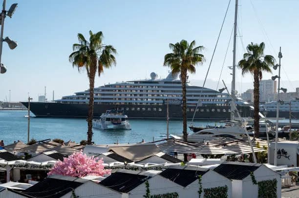 Luxury Yacht Cruise along the Marina-Things to do in Dubai