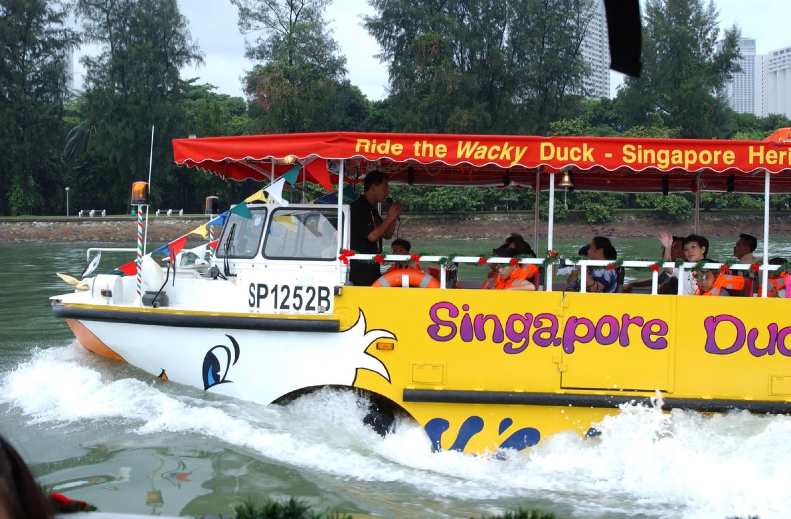 DUCKtours (амфибия)