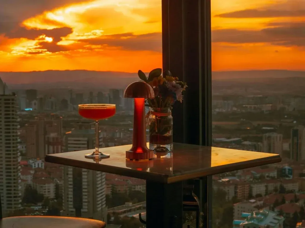 Romantic skyline dinning