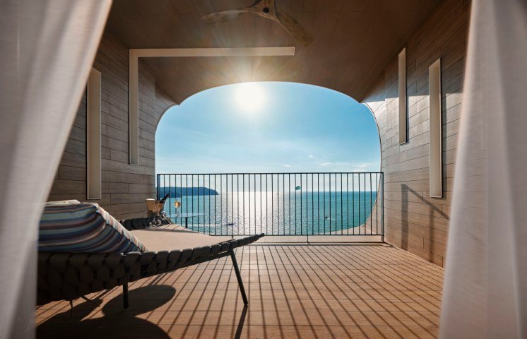 Deluxe Ocean View Suite - Balcony 02 (Small)