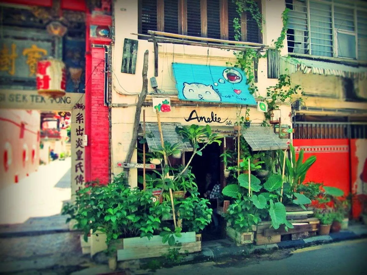 STREET ART AND CLAN HOUSES