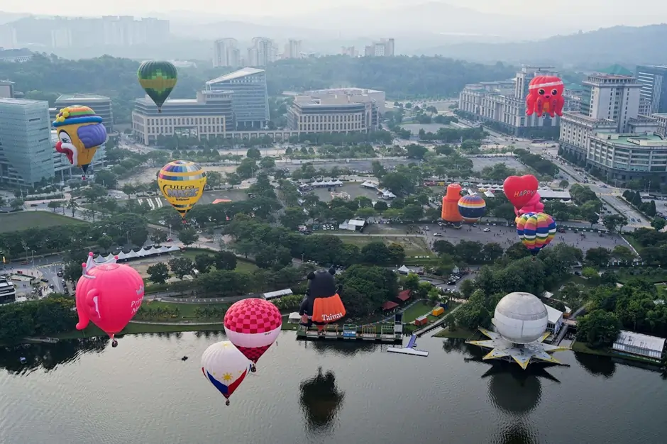 Hot Air Balloon Ride in Putrajaya, A Peaceful Sky Escape